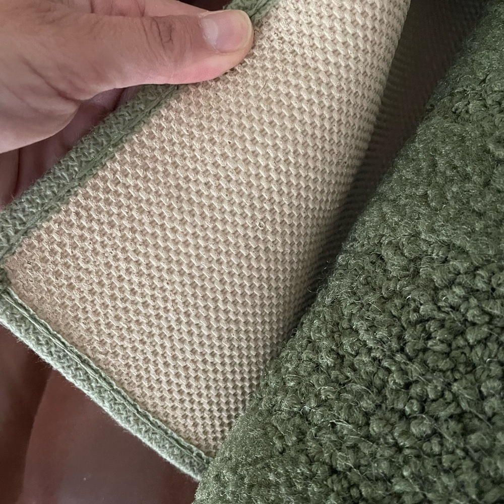 20”x34” Forest Green Racetrack Bathmat / Rug - Picture 7 of 7